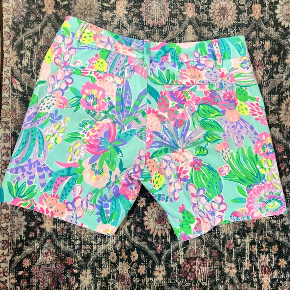 Lilly Pulitzer Colorful Floral Women's Shorts - Picture 4 of 5